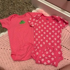 baby onesies (2) from carters in size 18 months